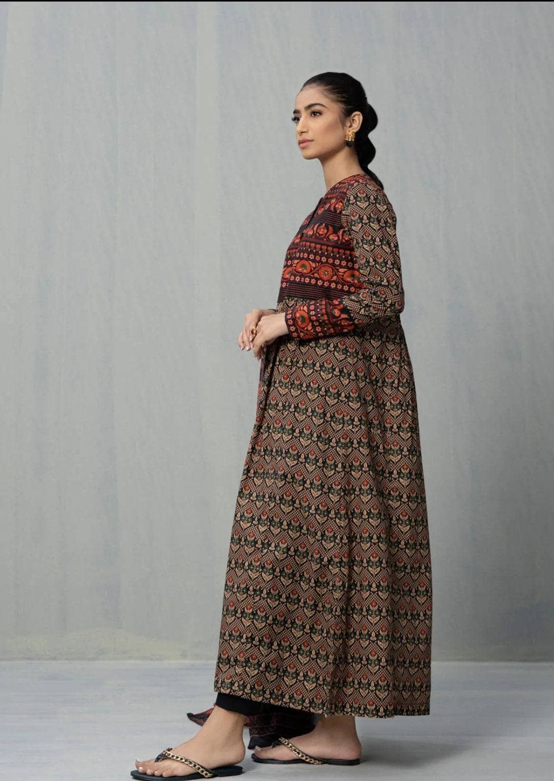 img_sapphire_intermix_awwal_boutique