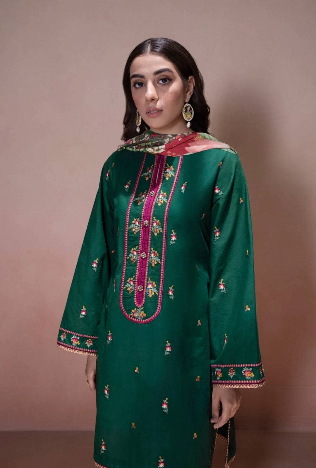 img_sapphire_intermix_awwal_boutique