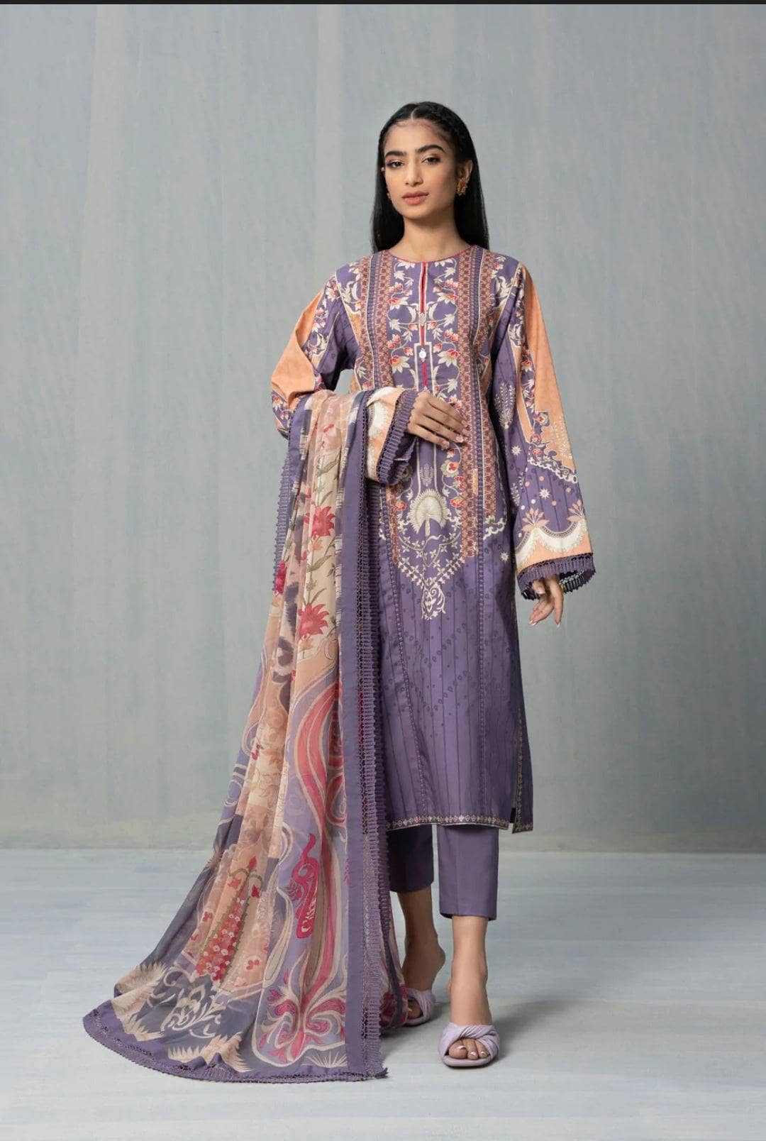 img_sapphire_intermix_awwal_boutique