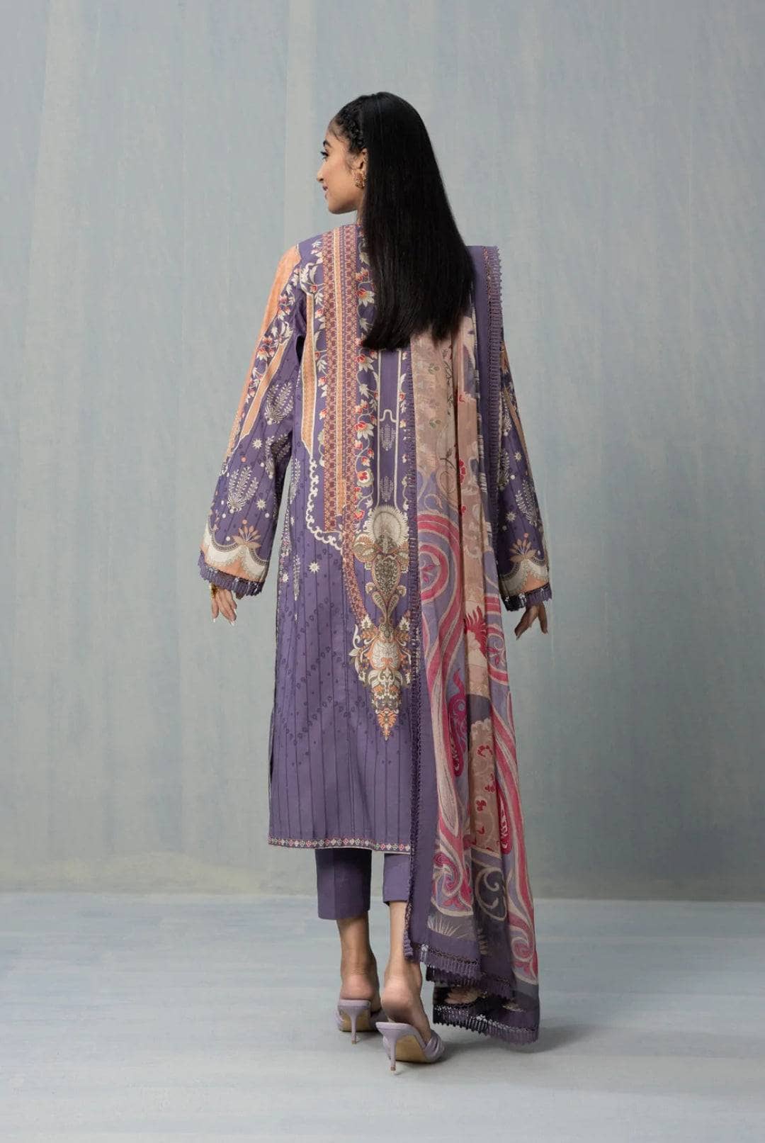 img_sapphire_intermix_awwal_boutique