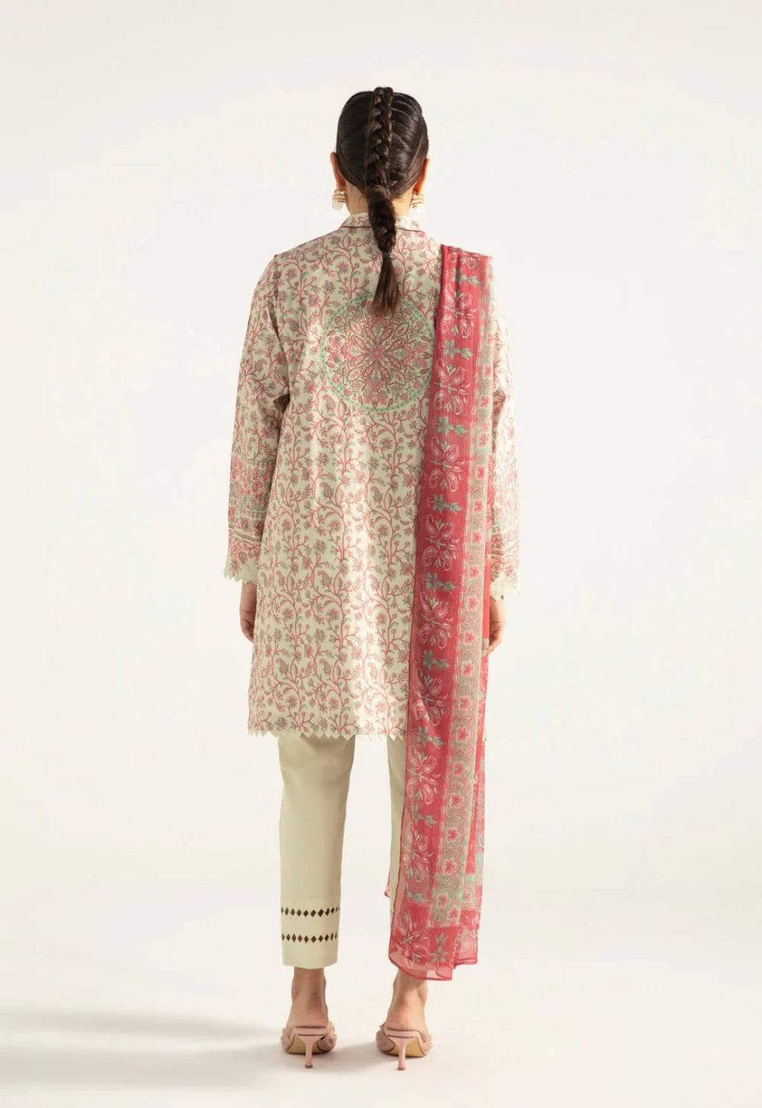 img_sapphire_intermix_awwal_boutique