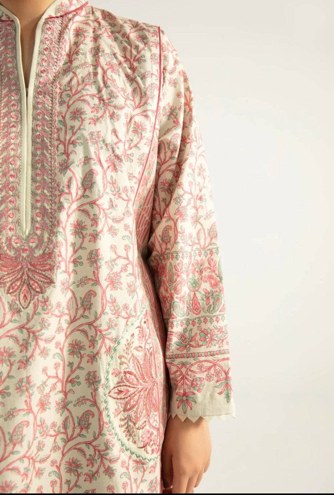 img_sapphire_intermix_awwal_boutique