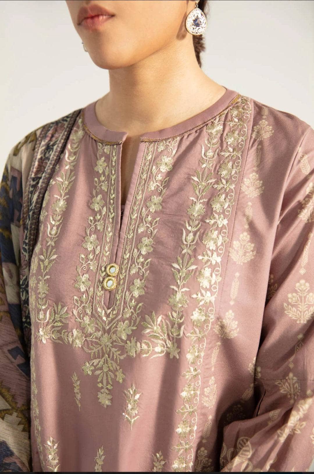 img_sapphire_intermix_2022_awwal_boutique