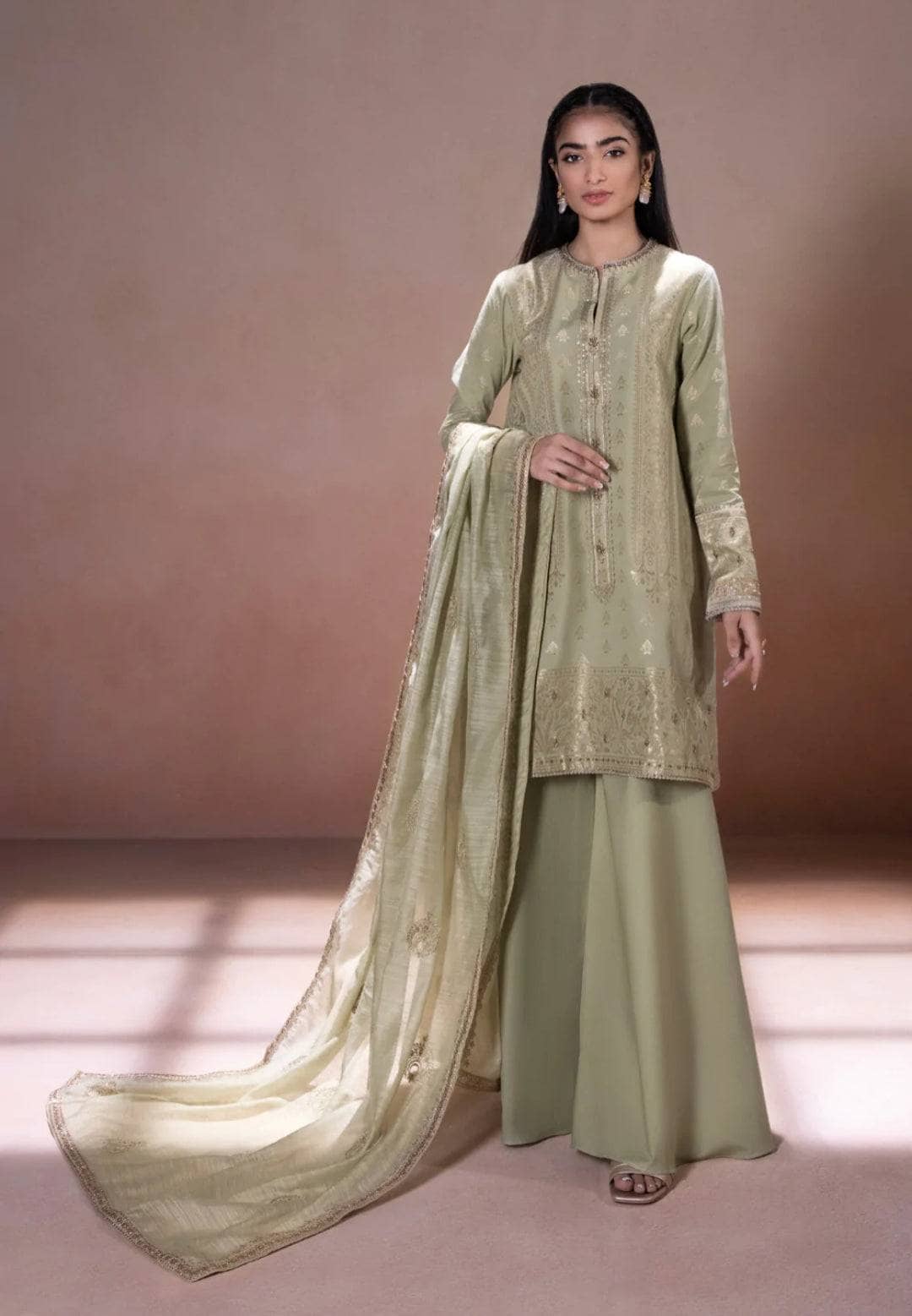 img_sapphire_intermix_2022_awwal_boutique