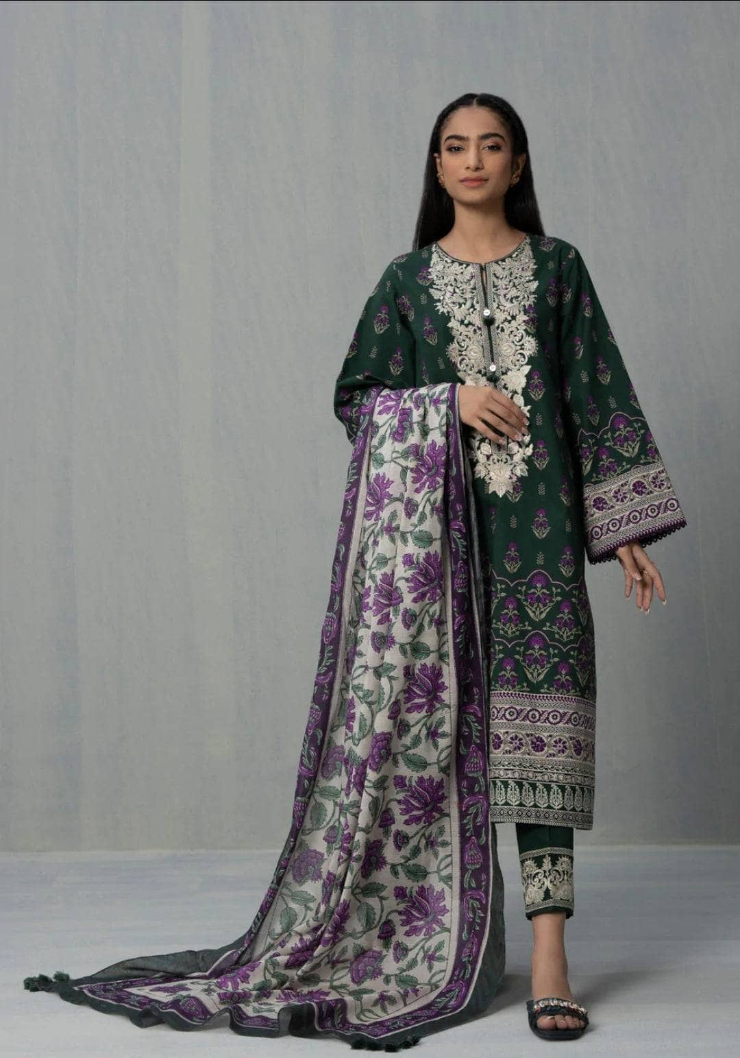 img_sapphire_intermix_2022_awwal_boutique