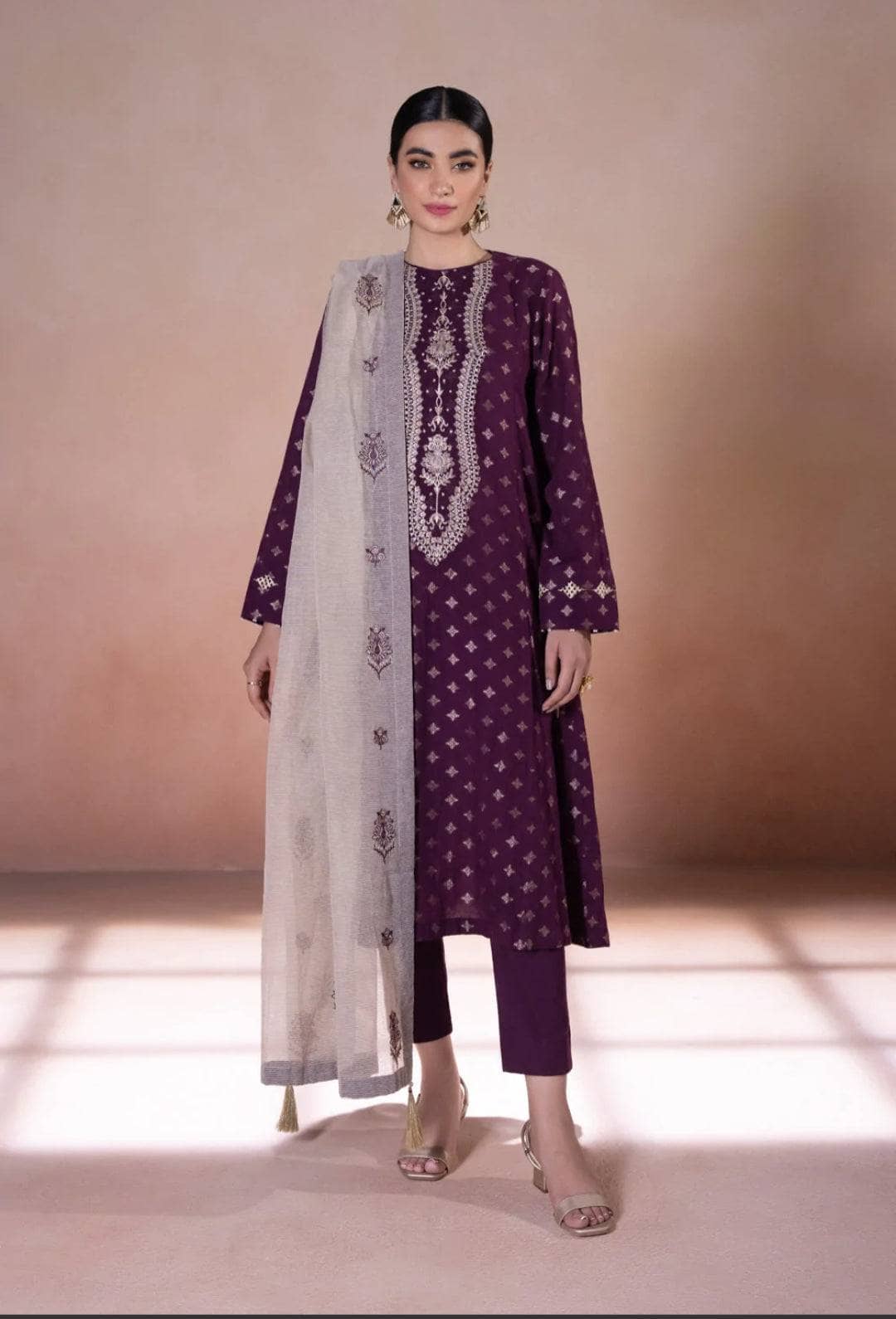 img_sapphire_intermix_2022_awwal_boutique