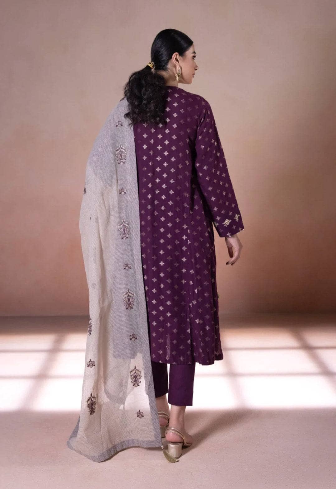 img_sapphire_intermix_2022_awwal_boutique