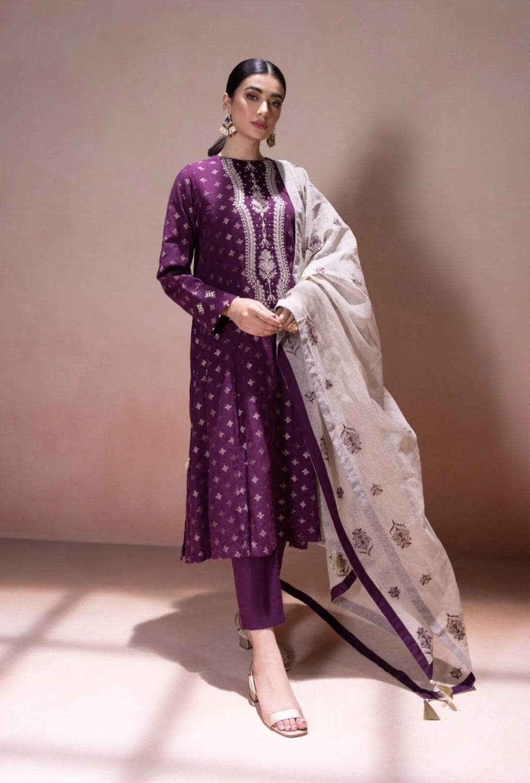 img_sapphire_intermix_2022_awwal_boutique