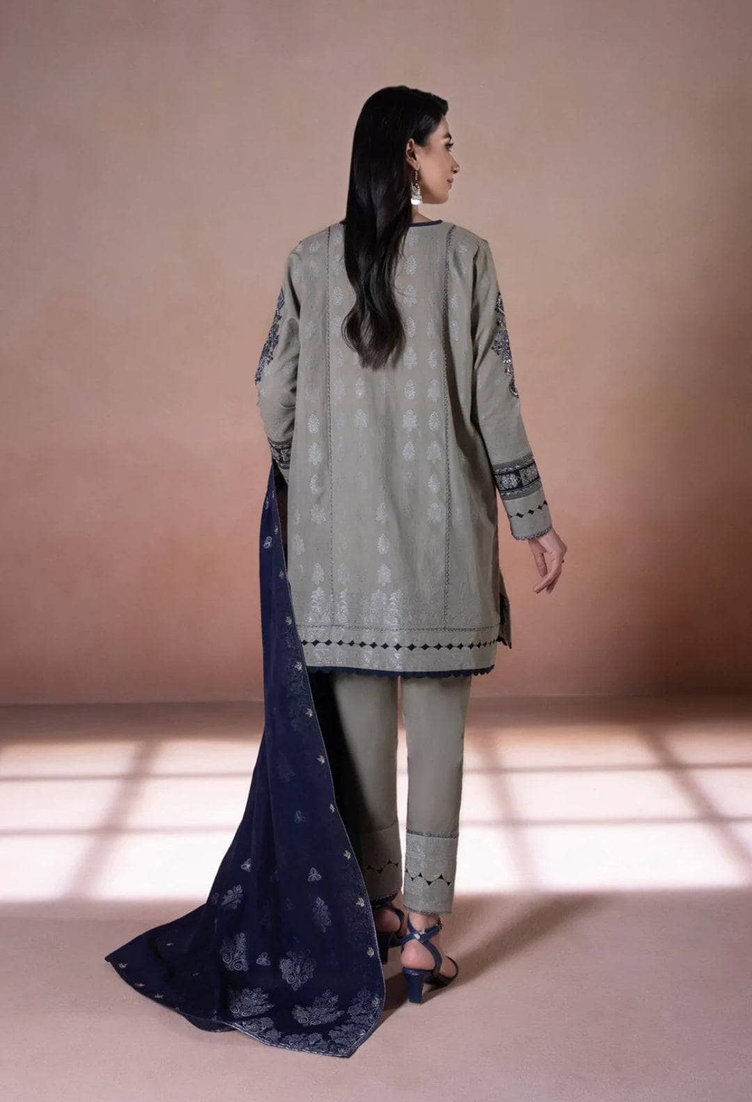 img_sapphire_intermix_2022_awwal_boutique