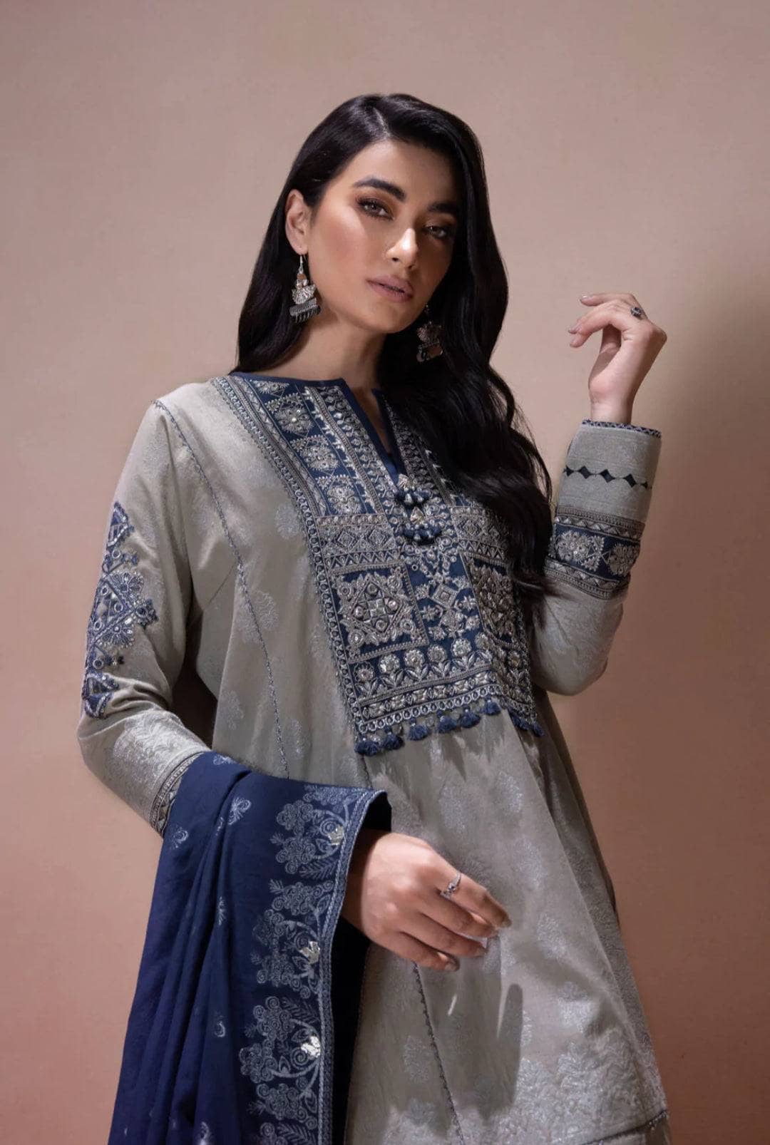 img_sapphire_intermix_2022_awwal_boutique