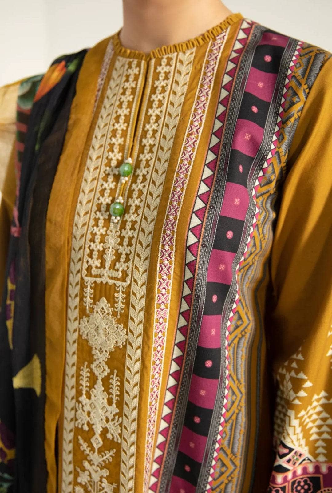 img_sapphire_intermix_2022_awwal_boutique