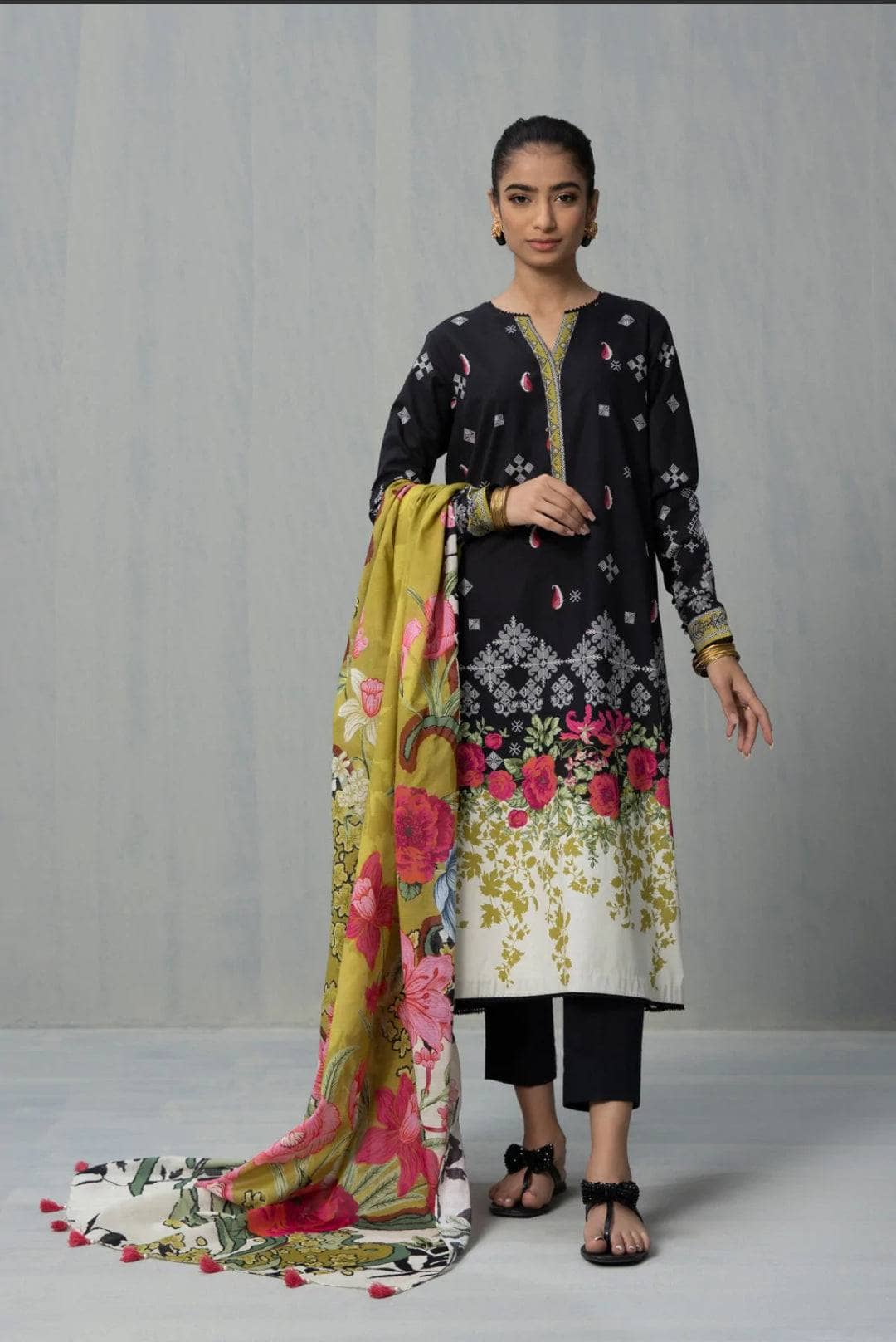 img_sapphire_intermix_2022_awwal_boutique