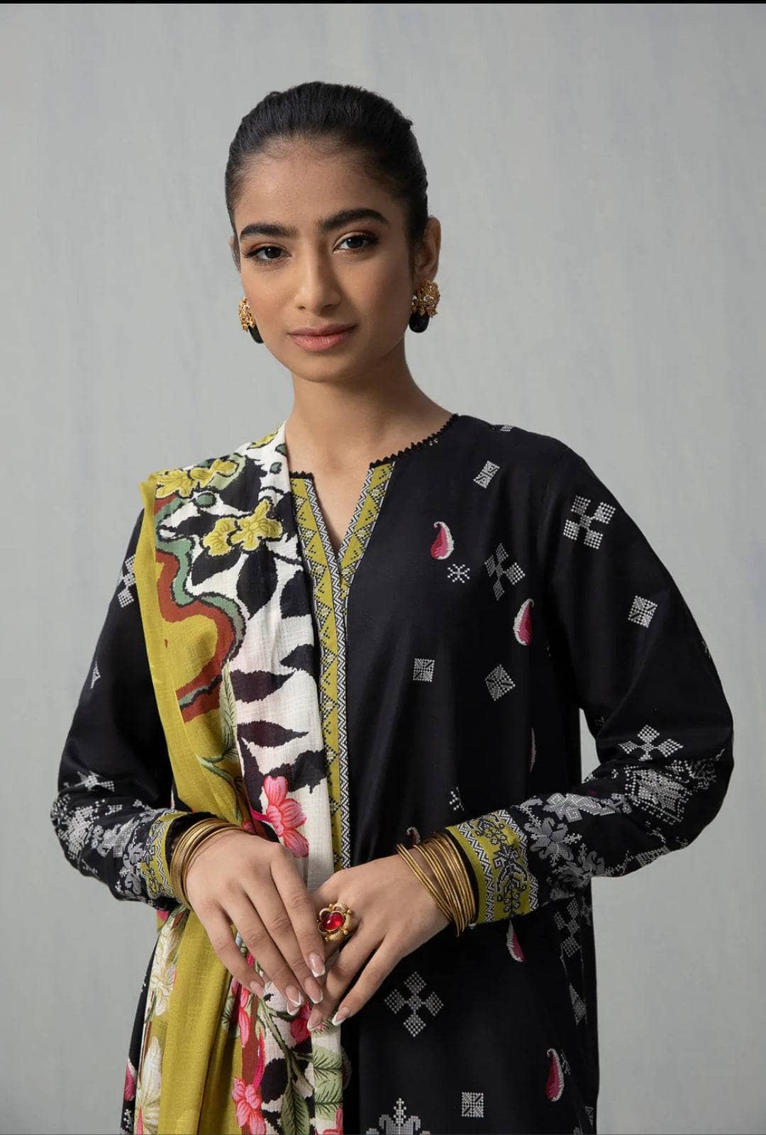 img_sapphire_intermix_2022_awwal_boutique