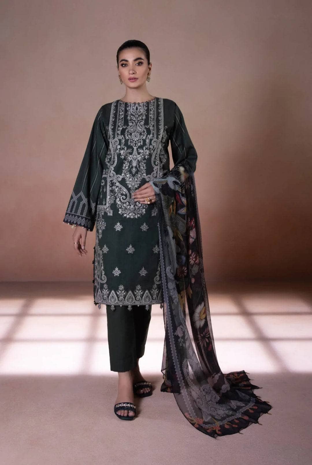 img_sapphire_intermix_2022_awwal_boutique