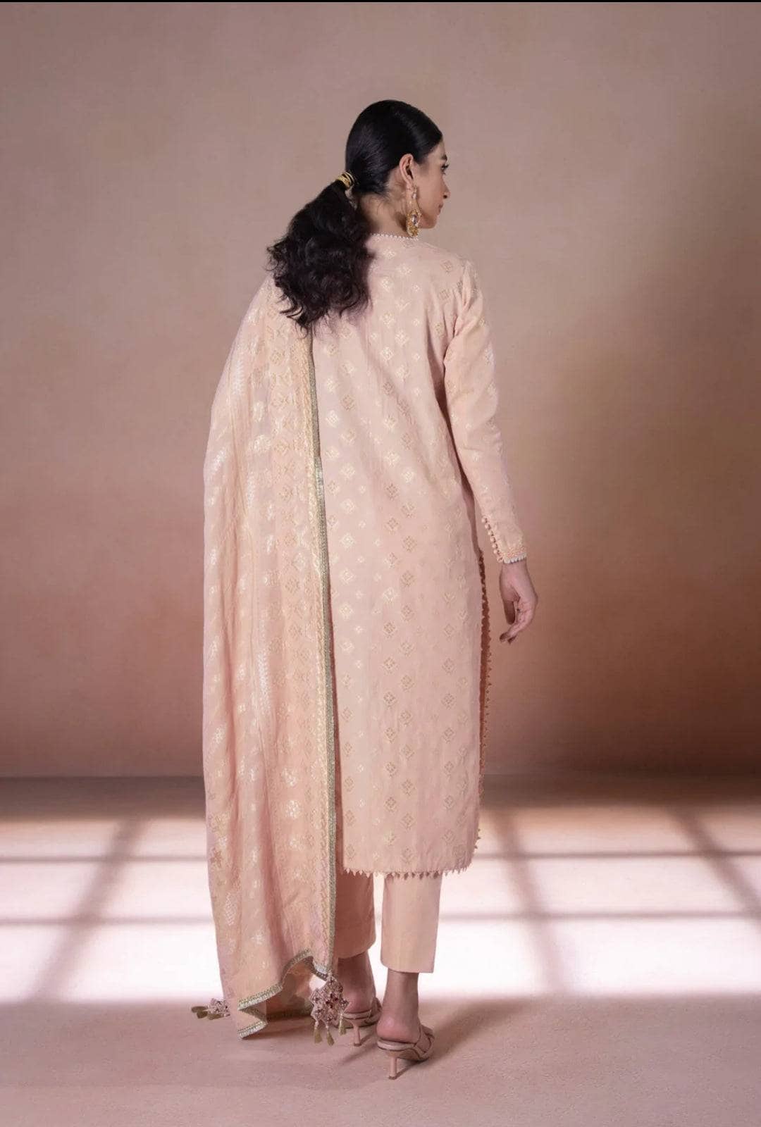 img_sapphire_intermix_2022_awwal_boutique