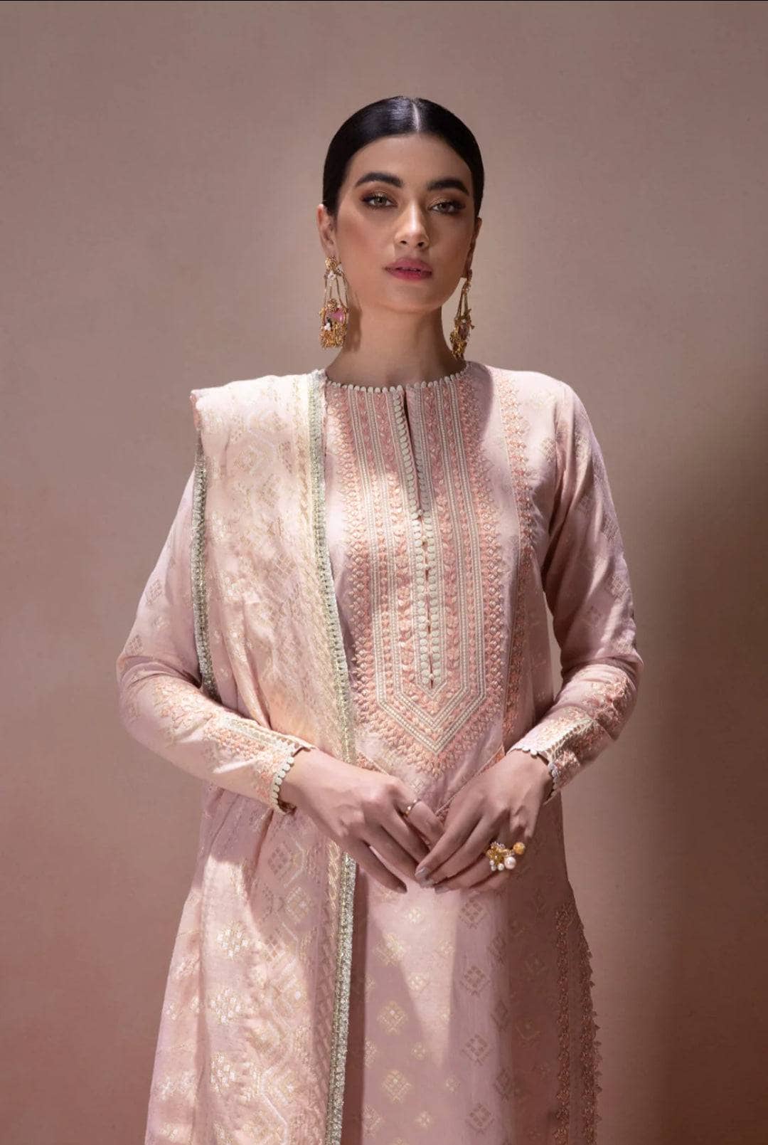 img_sapphire_intermix_2022_awwal_boutique