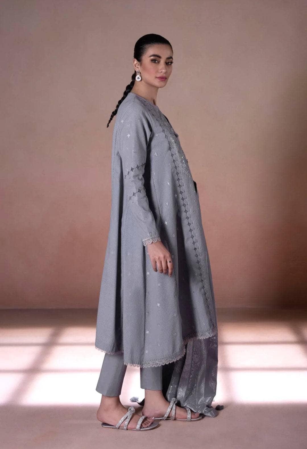 img_sapphire_intermix_2022_awwal_boutique