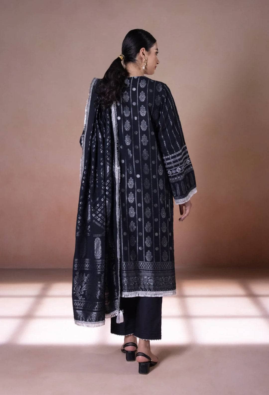 img_sapphire_intermix_2022_awwal_boutique