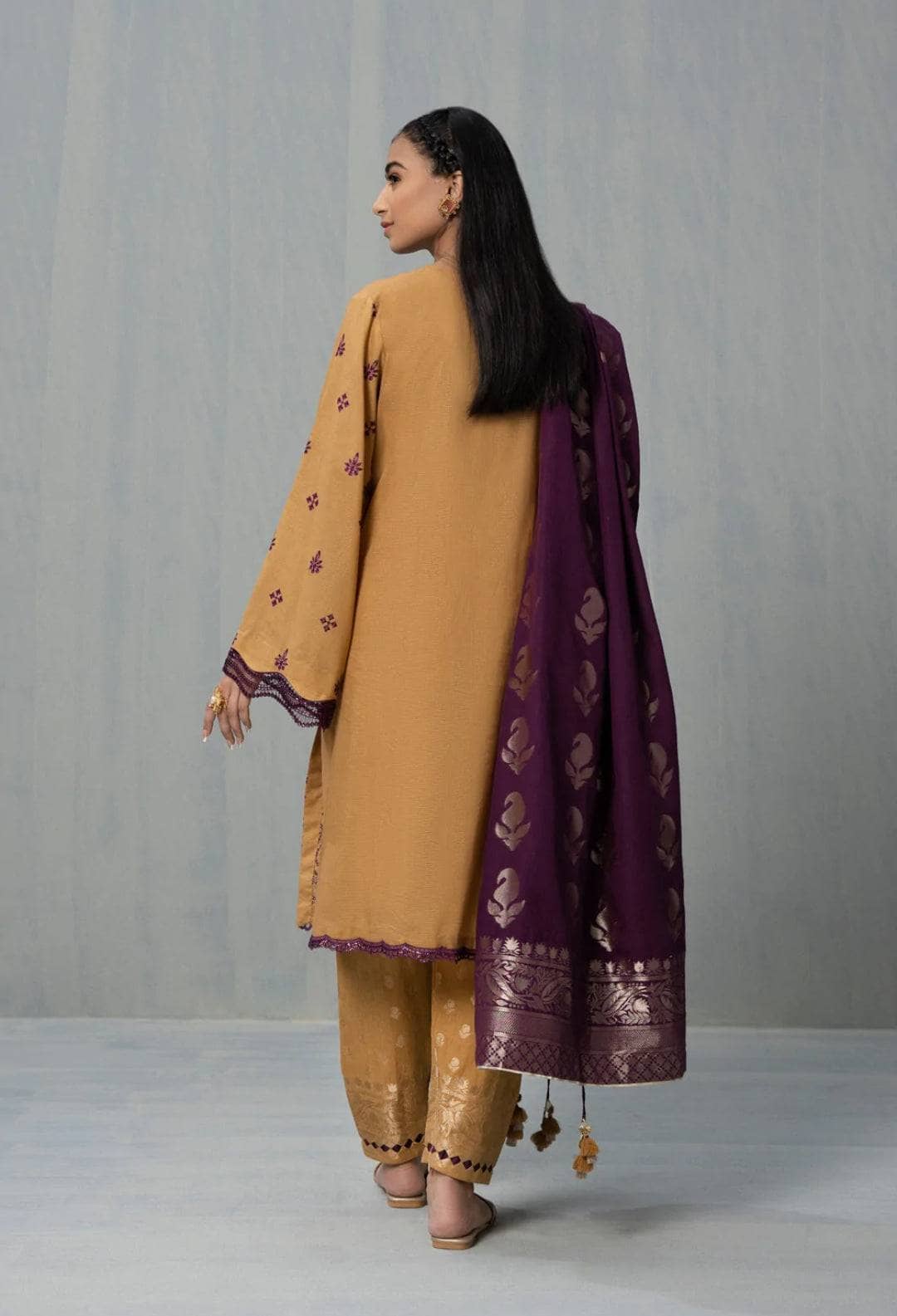 img_sapphire_intermix_2022_awwal_boutique