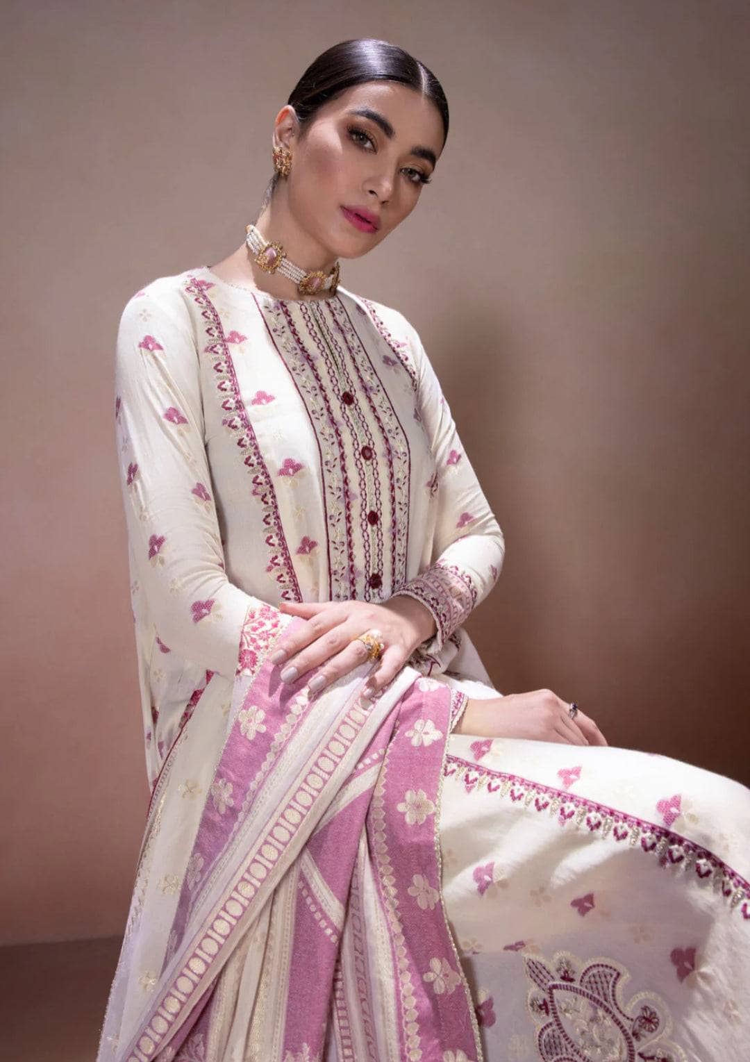 img_sapphire_intermix_2022_awwal_boutique