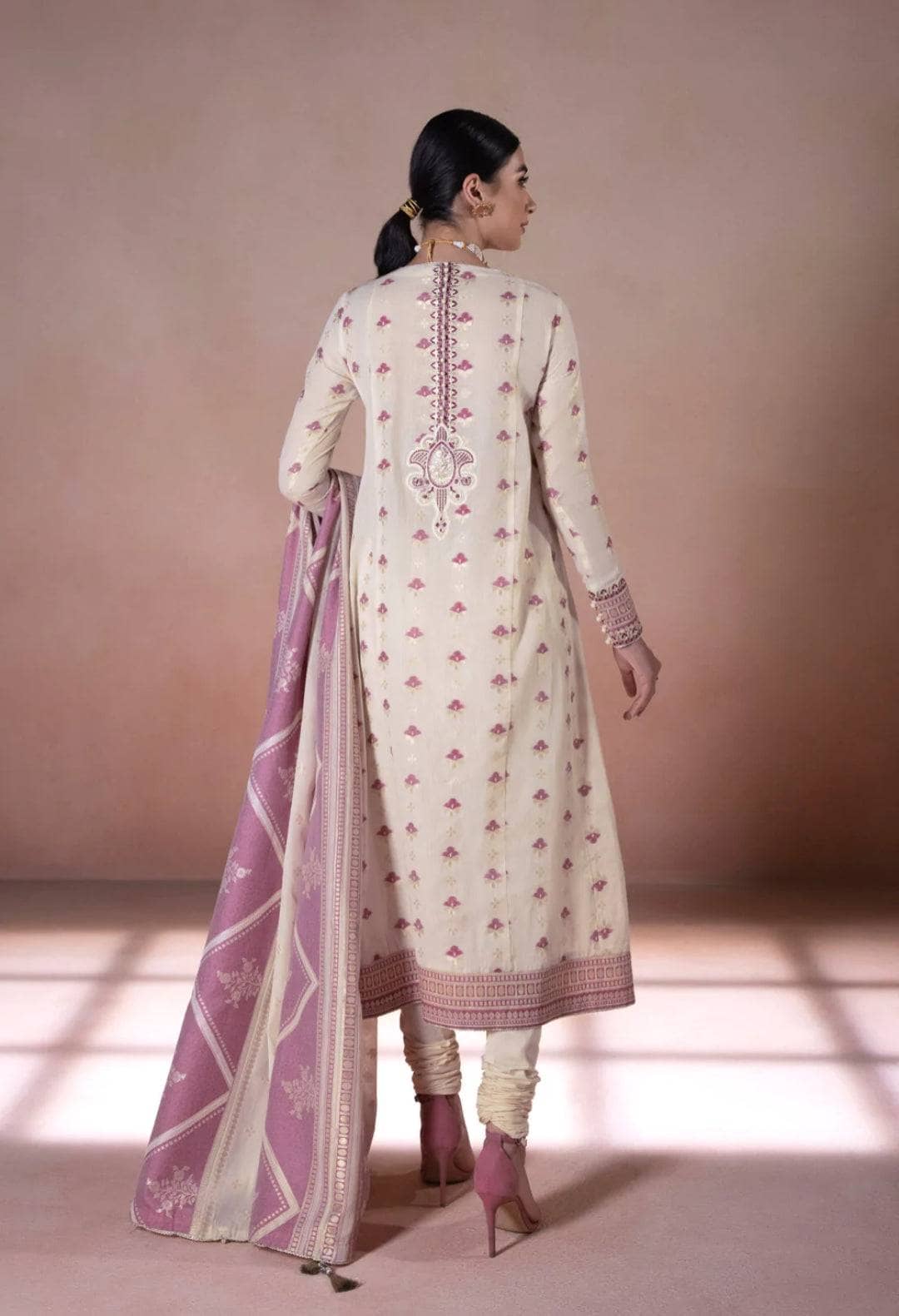 img_sapphire_intermix_2022_awwal_boutique