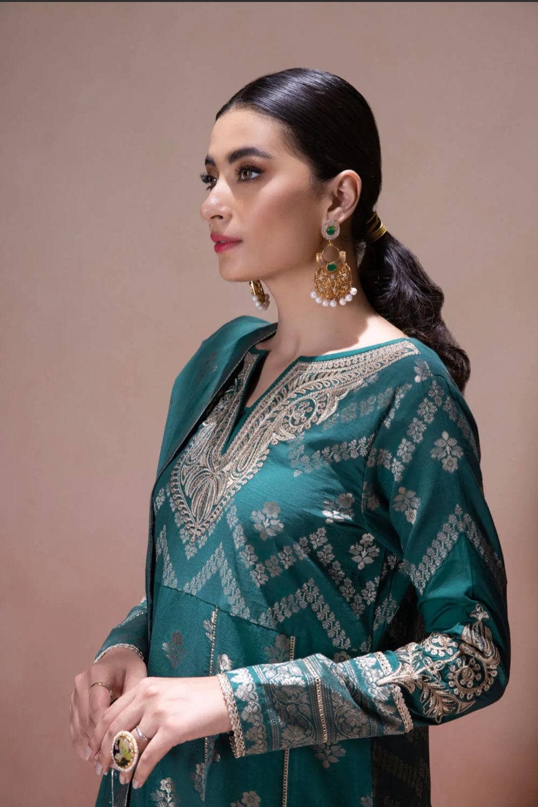 img_sapphire_intermix_2022_awwal_boutique