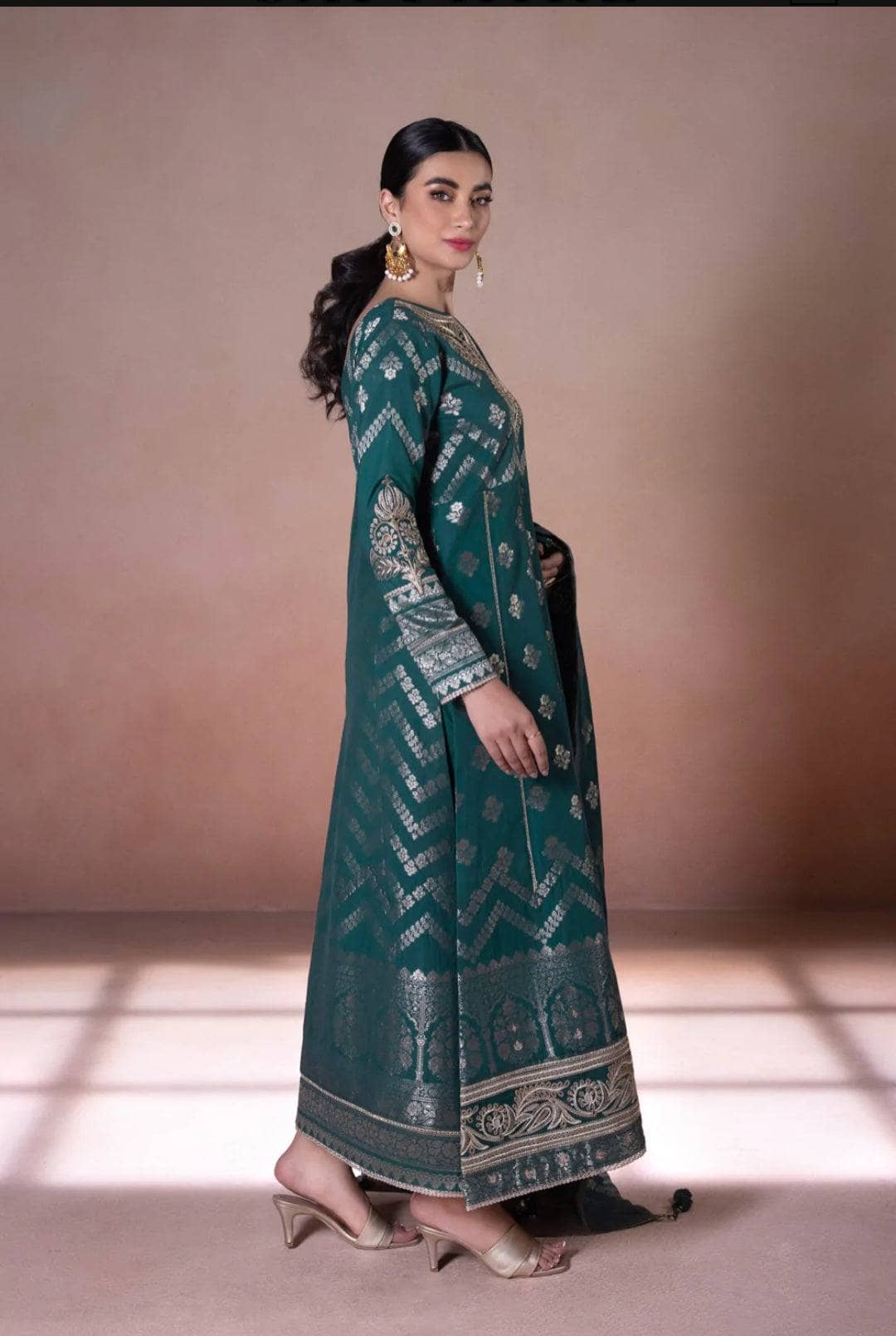 img_sapphire_intermix_2022_awwal_boutique