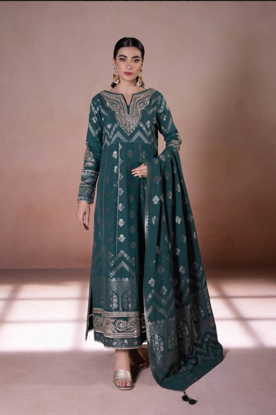 img_sapphire_intermix_2022_awwal_boutique