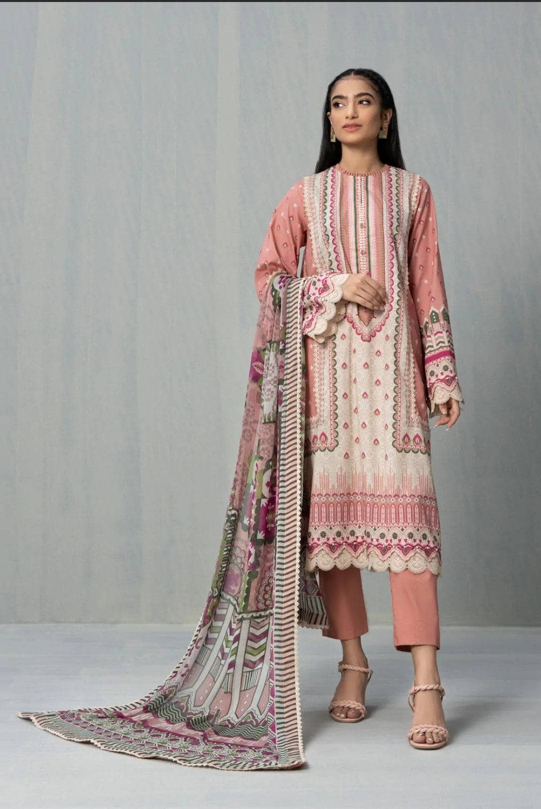 img_sapphire_intermix_2022_awwal_boutique