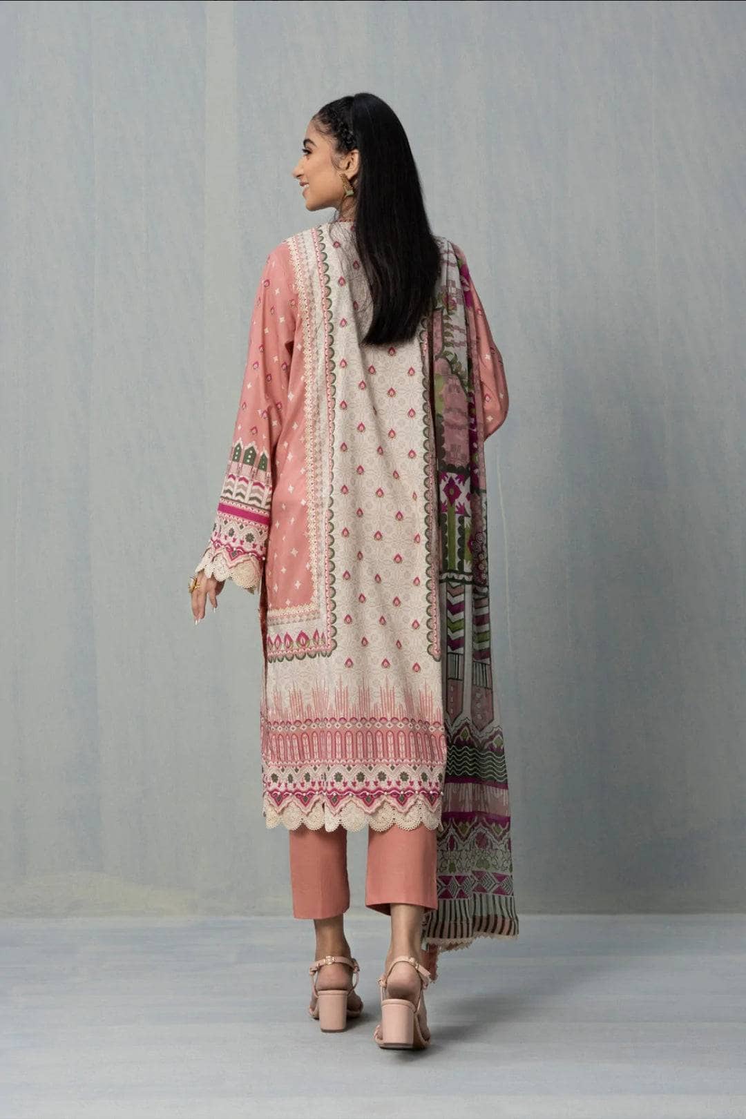 img_sapphire_intermix_2022_awwal_boutique