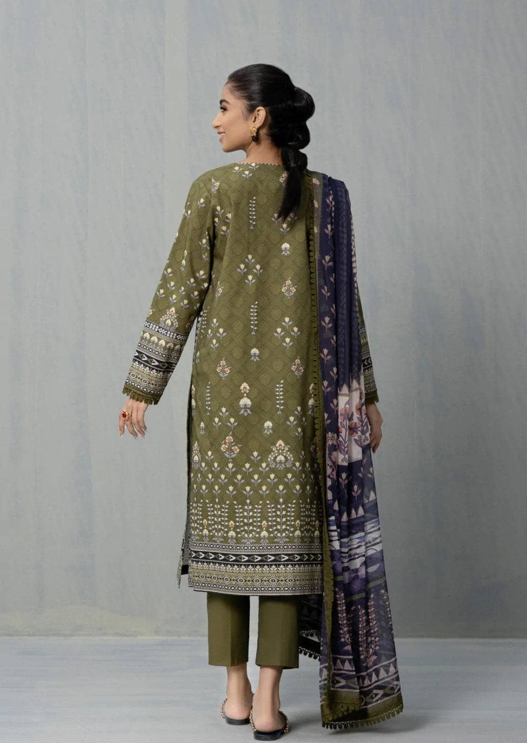 img_sapphire_intermix_2022_awwal_boutique