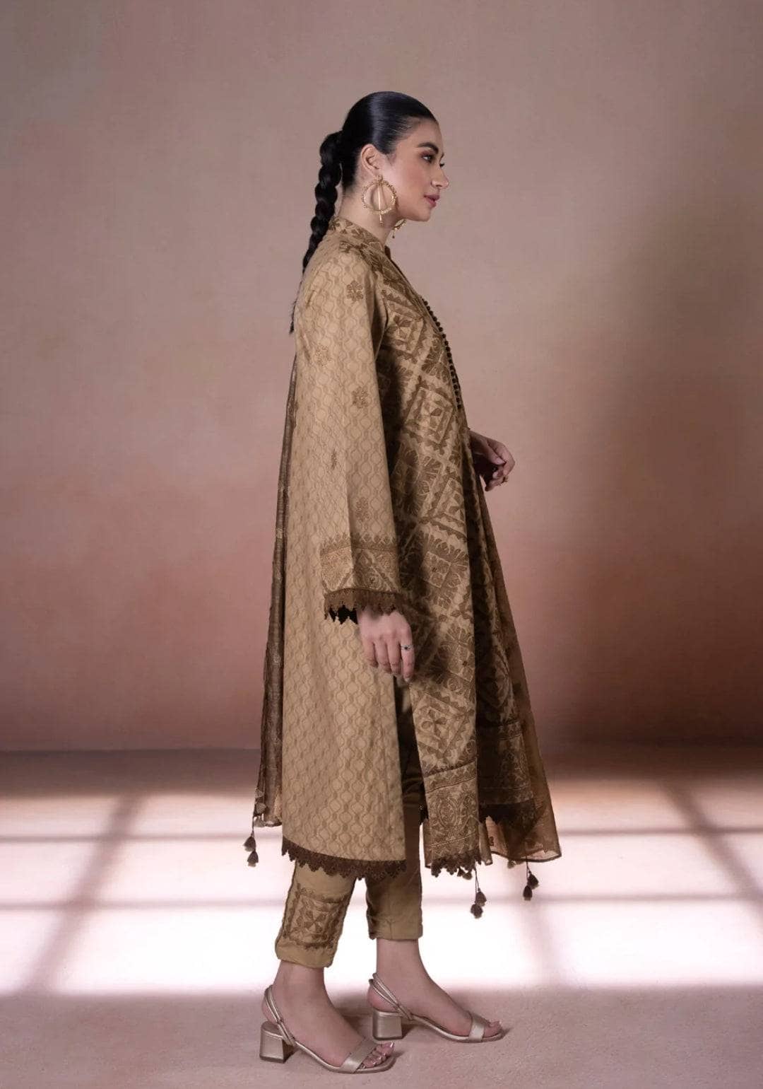 img_sapphire_intermix_2022_awwal_boutique