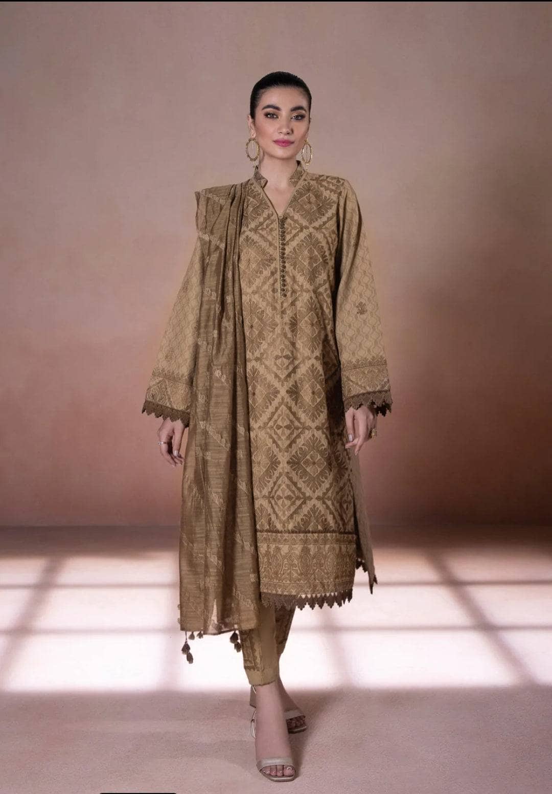 img_sapphire_intermix_2022_awwal_boutique