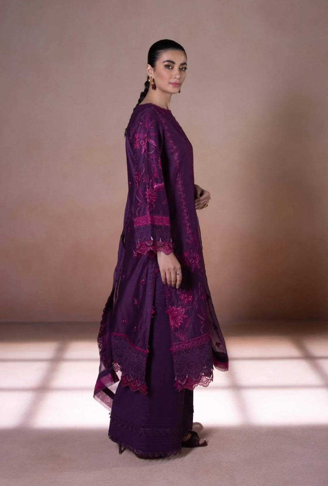 img_sapphire_intermix_2022_awwal_boutique