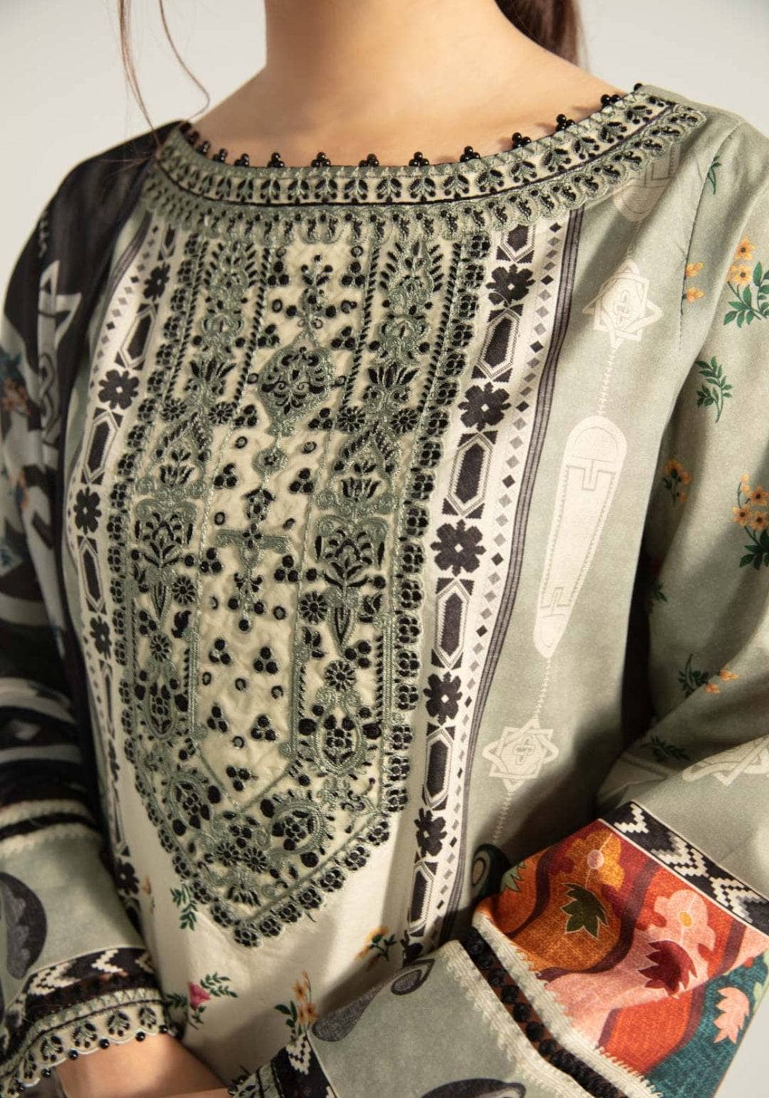 img_sapphire_intermix_2022_awwal_boutique