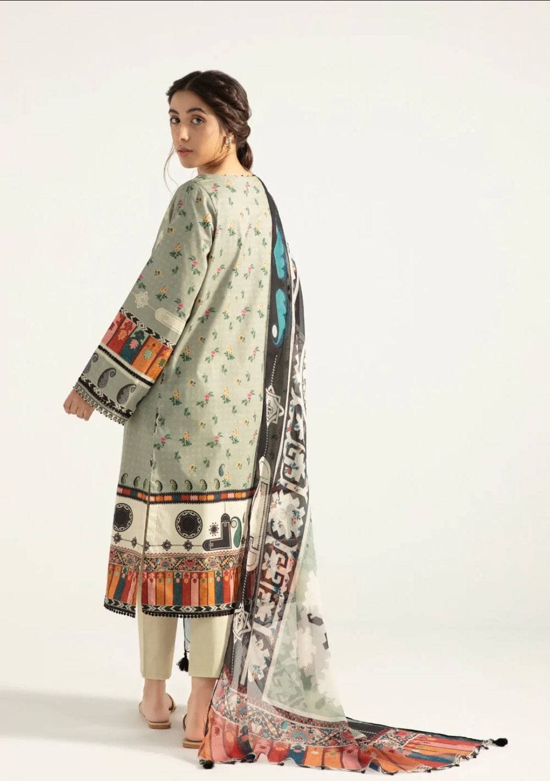 img_sapphire_intermix_2022_awwal_boutique