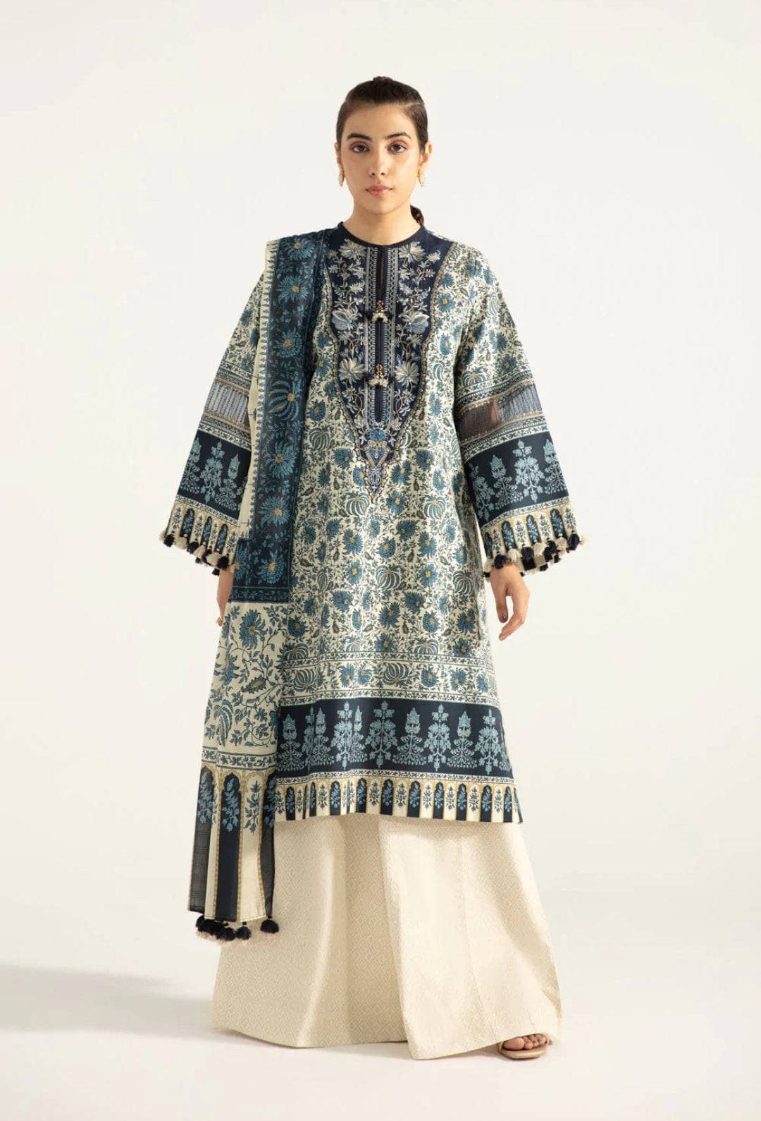 img_sapphire_intermix_2022_awwal_boutique