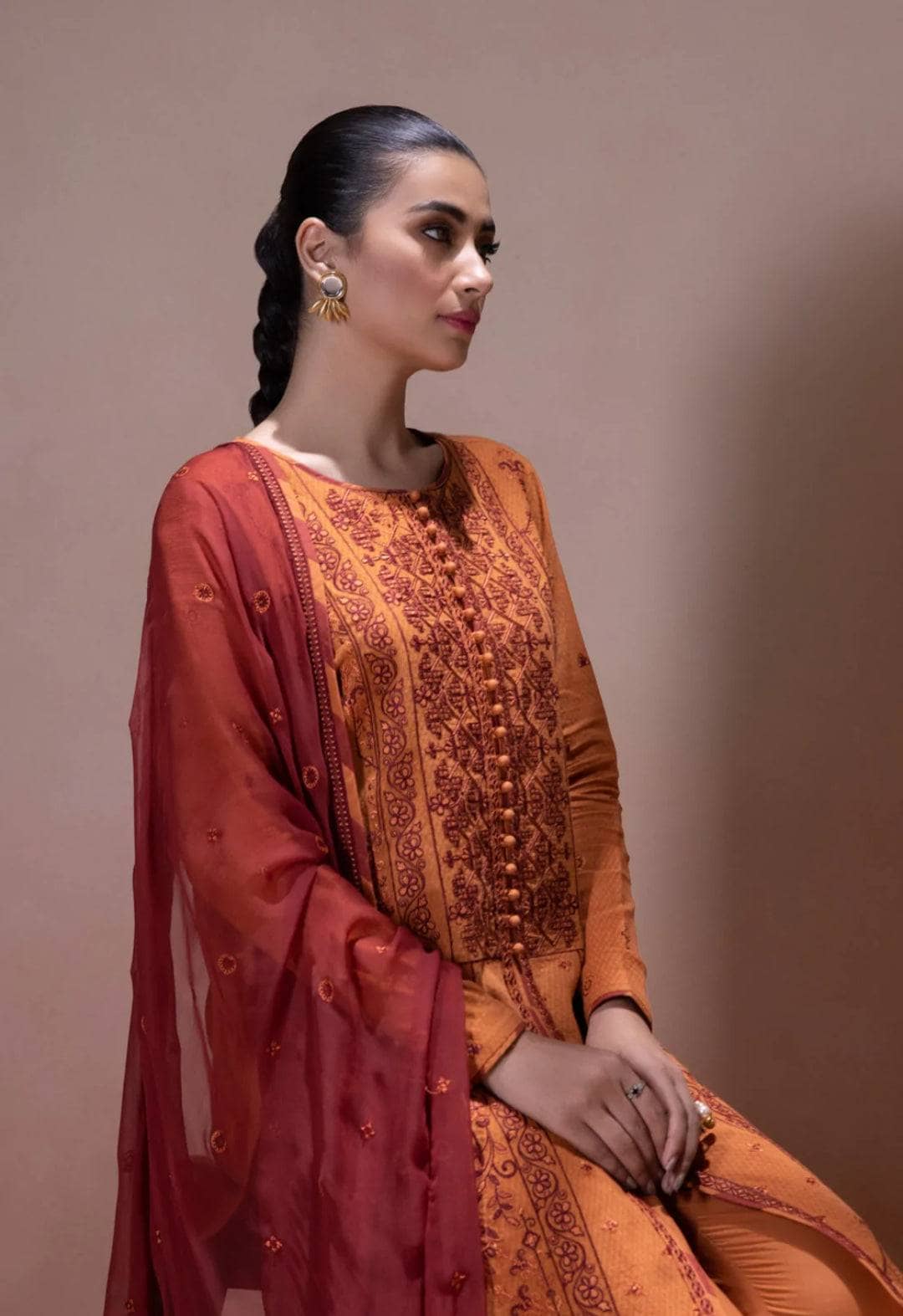 img_sapphire_intermix_2022_awwal_boutique