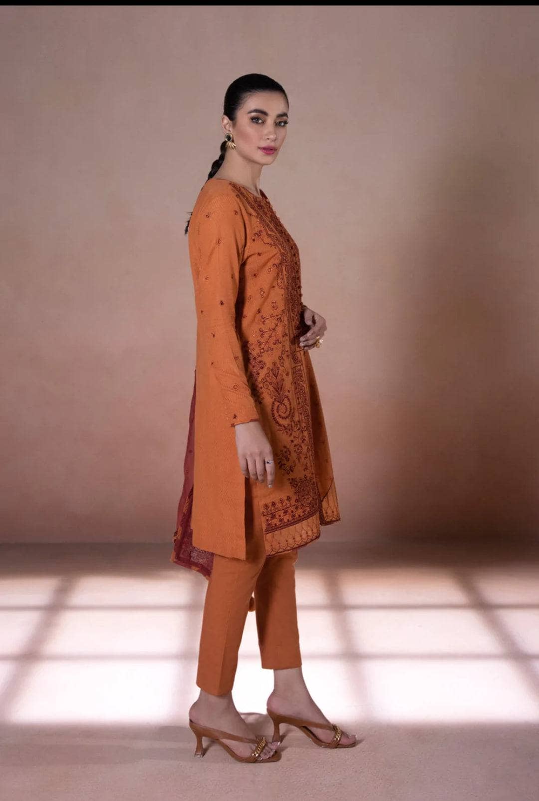 img_sapphire_intermix_2022_awwal_boutique