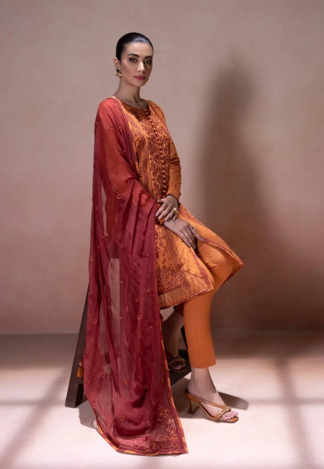 img_sapphire_intermix_2022_awwal_boutique