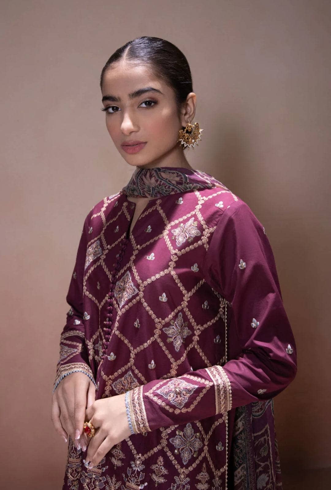 img_sapphire_intermix_2022_awwal_boutique