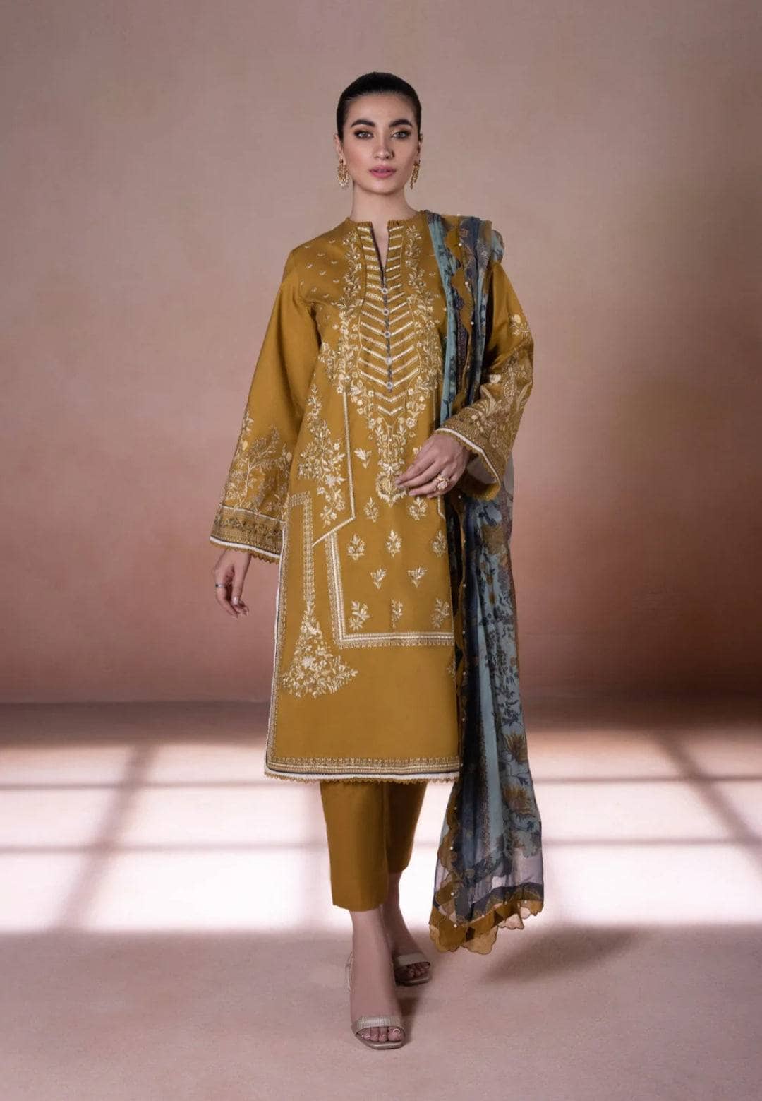 img_sapphire_intermix_2022_awwal_boutique