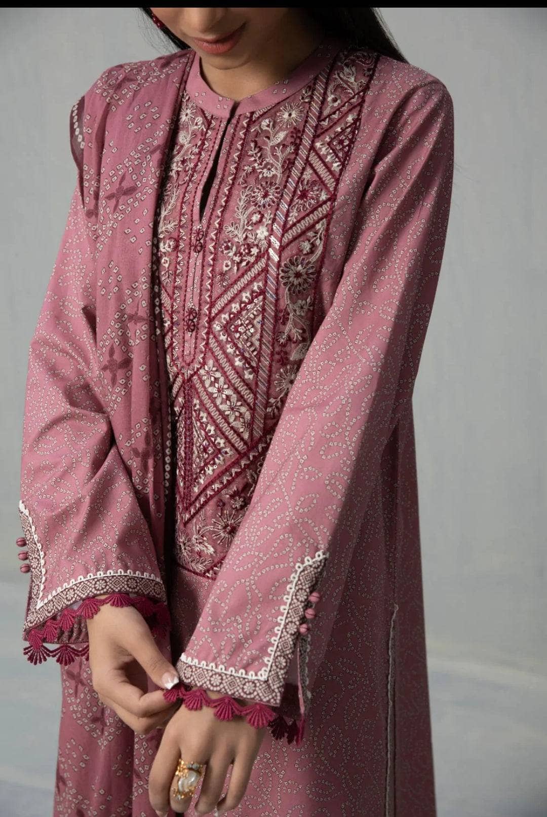 img_sapphire_intermix_2022_awwal_boutique