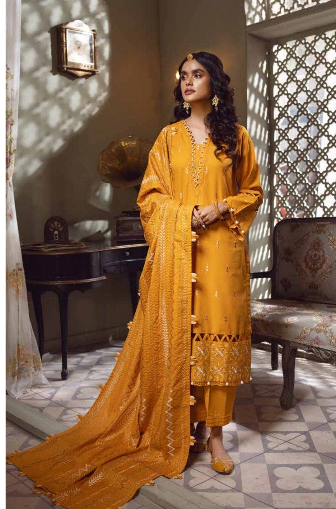 img_gul_ahmed_winter_2022_awwal_boutique