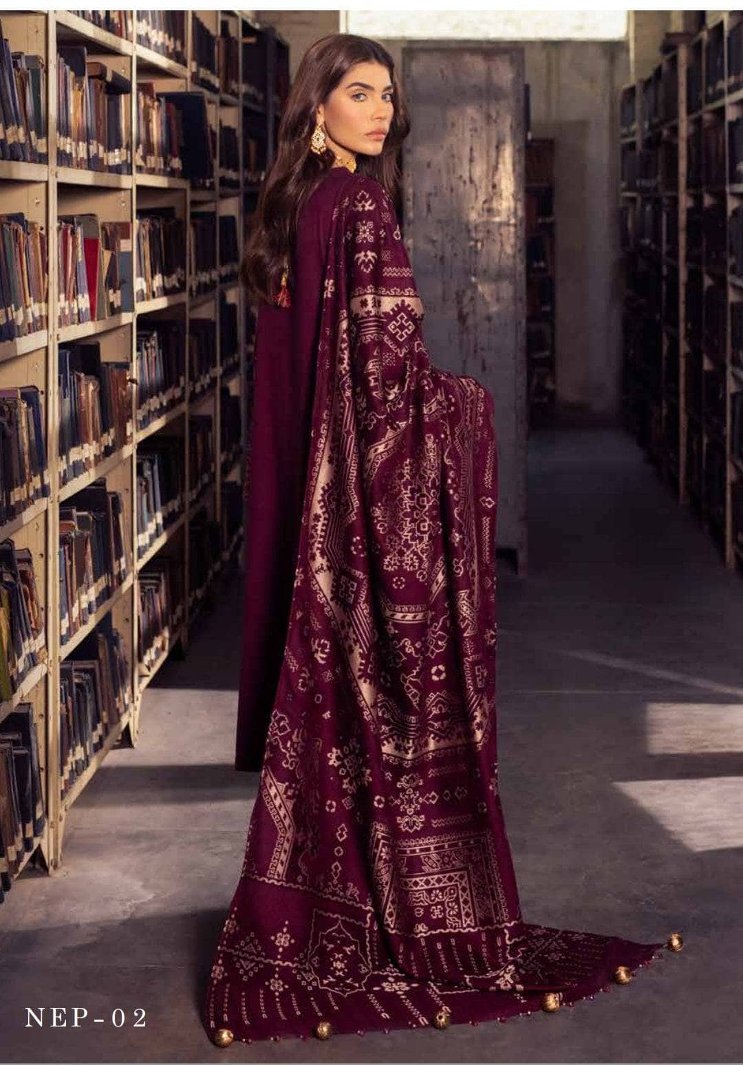 img_nureh_leather_peach_jacquard_shawl_awwal_boutique