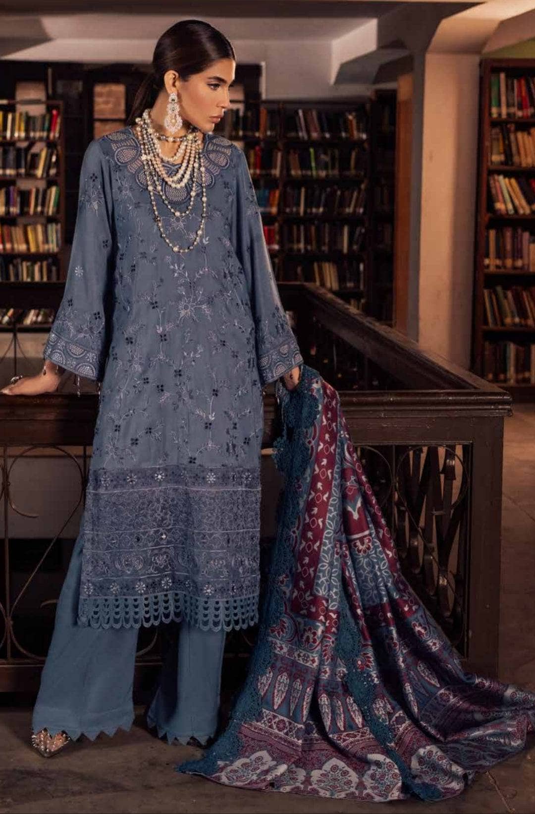 img_nureh_leather_peach_jacquard_shawl_awwal_boutique