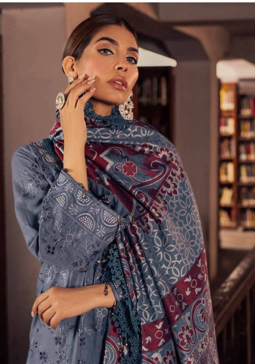 img_nureh_leather_peach_jacquard_shawl_awwal_boutique