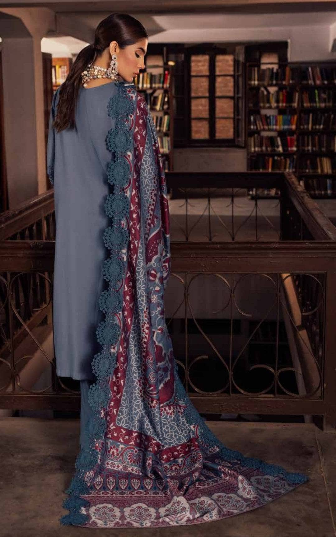 img_nureh_leather_peach_jacquard_shawl_awwal_boutique