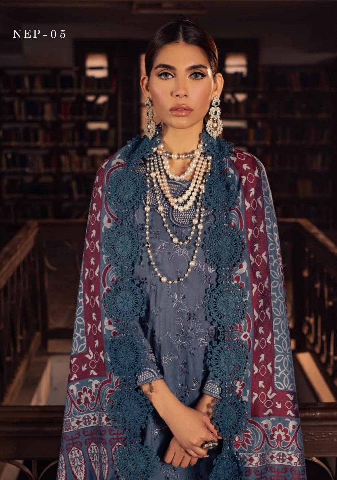 img_nureh_leather_peach_jacquard_shawl_awwal_boutique