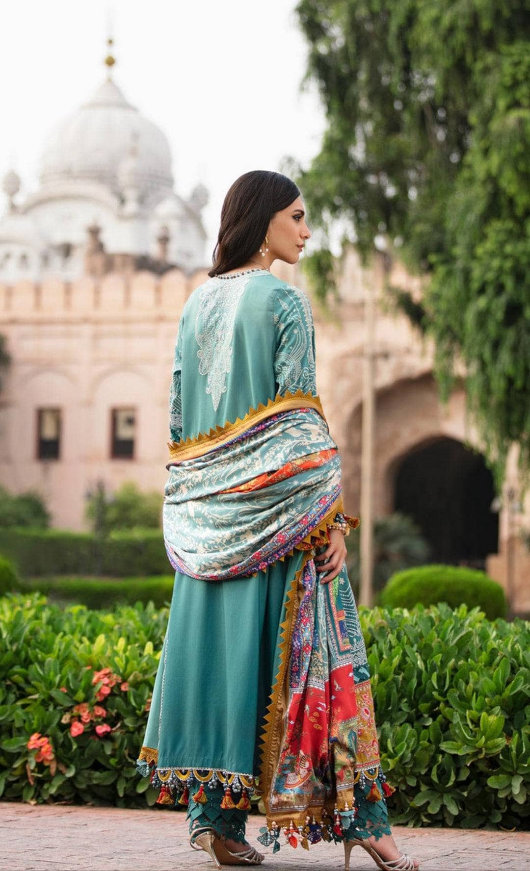 img_sana_safinaz_winter_luxury_awwal_boutique